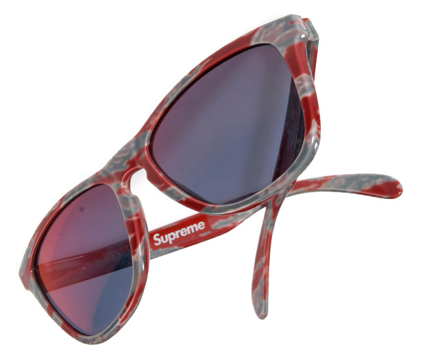 Supreme x Oakley Frogskin Sunglasses 