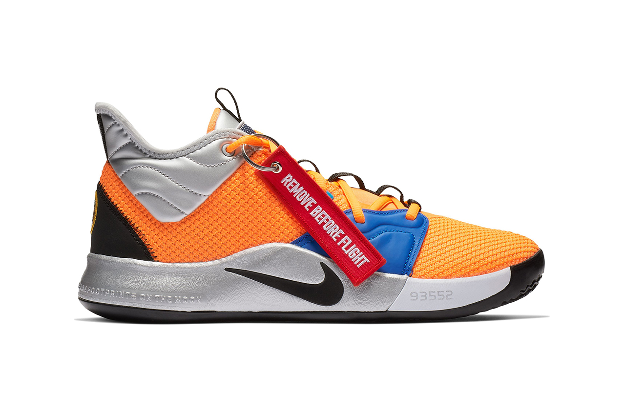nike shoes with orange tag