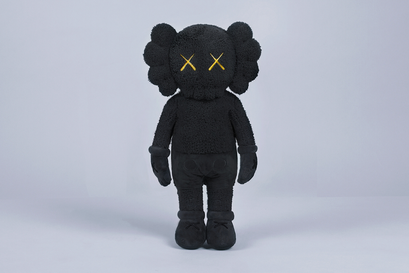 HYPEBEAST on X: Check out KAWS' latest release featuring the “KAWS  ACCOMPLICE” Plush & Lantern collectibles 🔥  / X