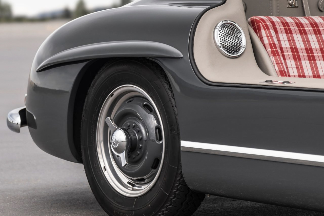 https://hypebeast.com/image/2020/05/1956-mercedes-benz-300-sl-gullwing-coupe-1-35-million-usd-bring-a-trailer-auction-12.jpg