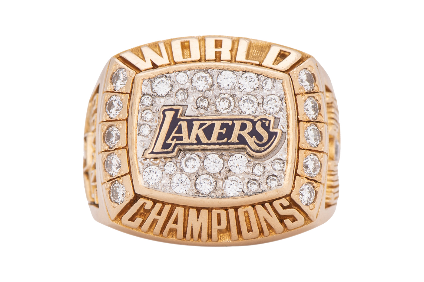 https://hypebeast.com/image/2020/05/kobe-pamela-bryant-los-angeles-lakers-championship-ring-206-000-usd-auction-001.jpg