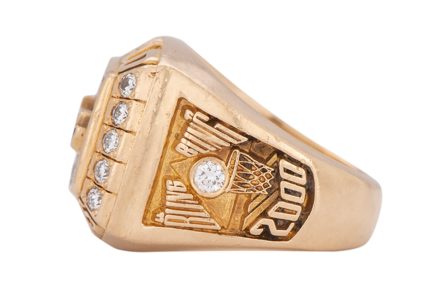 https://hypebeast.com/image/2020/05/kobe-pamela-bryant-los-angeles-lakers-championship-ring-206-000-usd-auction-003.jpg