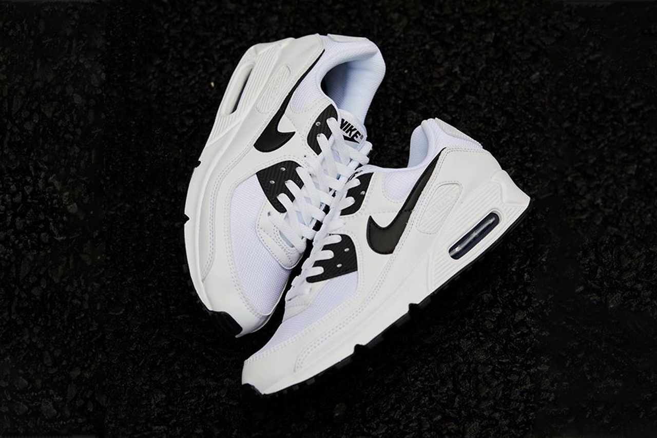 black and white air max shoe