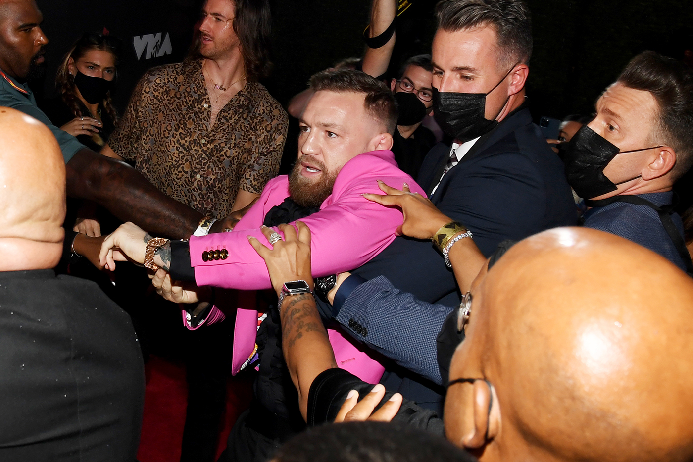Conor McGregor Machine Gun Kelly MTV Video Music Awards altercation mma ufc justin beiber music VMAs 