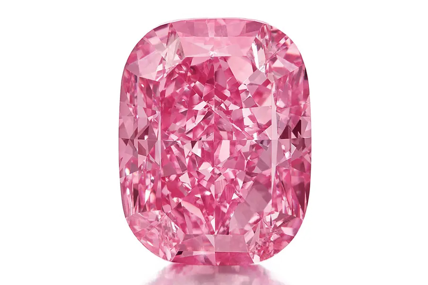 Ultra-Rare Pink Diamond Heads to Auction, Expected To Sell for Over $35 Million USD hong kong the eternal pink de beers jewelry gemstone rocks