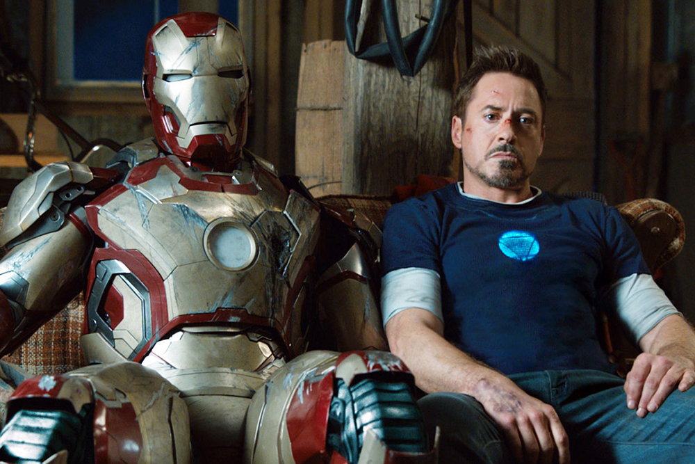 上映十一周年！众《复仇者联盟》英雄于片场替 Iron Man 庆生之影片曝光