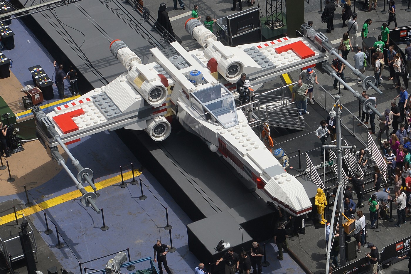 LEGO 以 150 万块积木打造 1:1《Star Wars》X-Wing 战斗机