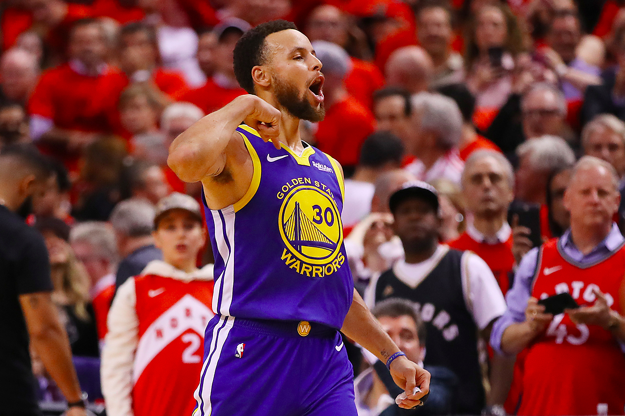 NBA 季后赛 2019 − Warriors 成功顶住压力击退 Raptors 将战局延长至第六战