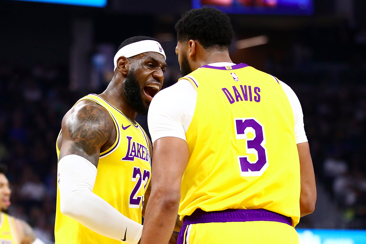 LeBron James 与 Anthony Davis 于 Lakers 与 Warriors 热身赛正式合体